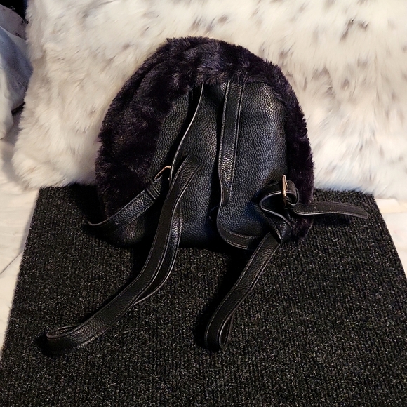 *NEW* FOREVER 21 Black Faux Fur Backpack with Silver Chain - Picture 2 of 4